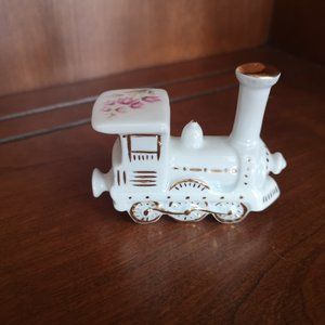 Vintage European small porcelain pieces